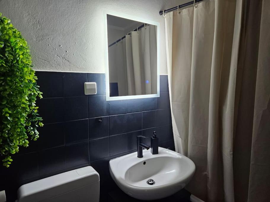 Mit Balkon Naehe Maschsee, City, Messe Apartment *