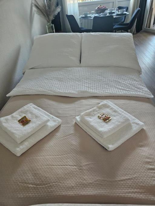 Mit Balkon Naehe Maschsee, City, Messe Apartment *